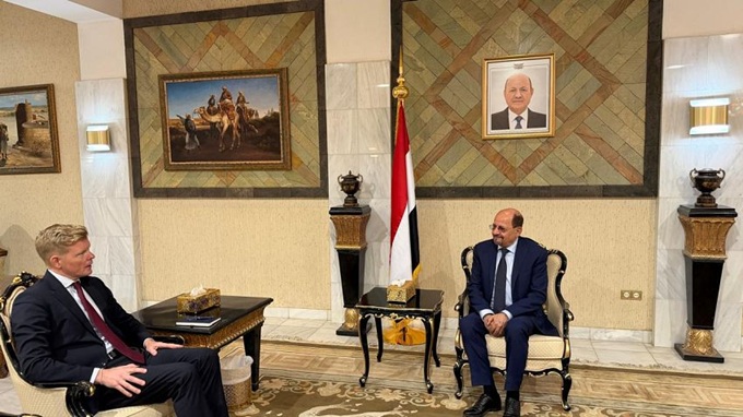 وزير خارجية اليمن يلتقي غروندبرغ ويشدد على ضرورة اطلاق سراح جميع الأسرى والمحتجزين دون استثناء