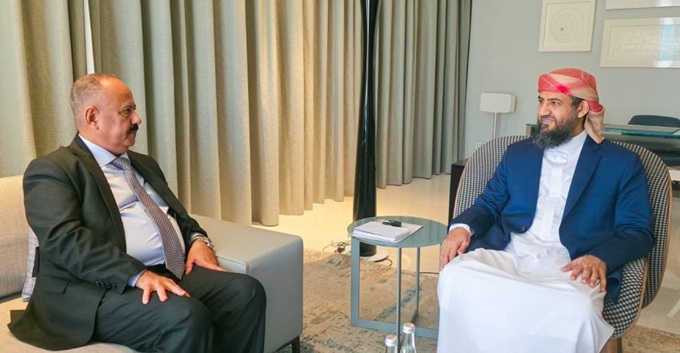 المحرّمي: تطوير قطاع النقل وتحديث البنية التحتية للموانئ والمطارات أولوية لدعم الاقتصاد اليمني