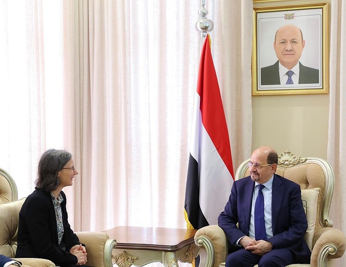 رئيس الحكومة اليمنية يكشف عن إعداد برنامج حكومي قصير المدى يركز على 3 أولويات عاجلة