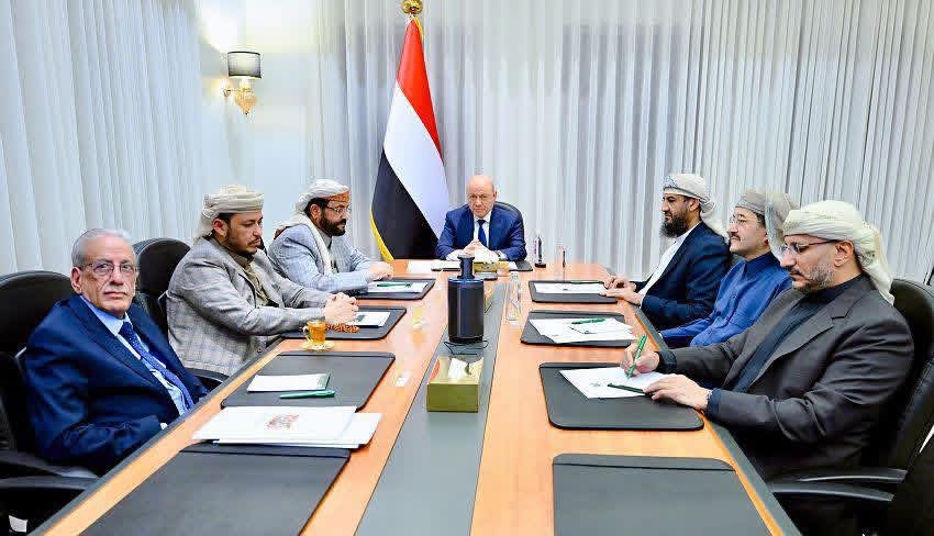 الرئاسة اليمنية توجه تحذيرا شديد اللهجة للحوثي وإيران