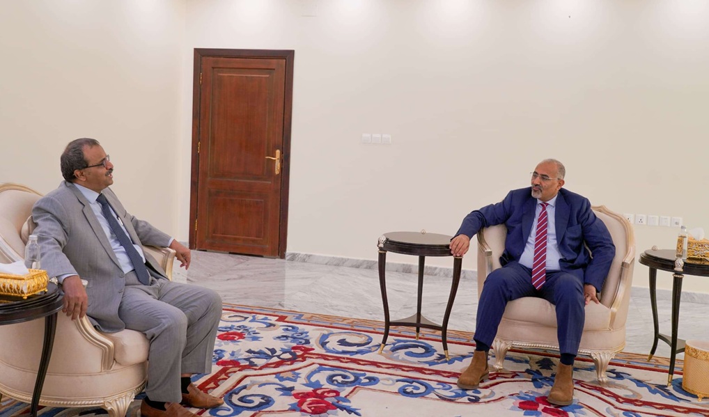 الزُبيدي في أقوى تصريح: زمن المعارك الجانبية انتهى والهدف القادم تحرير العاصمة صنعاء سلمًا أو حربًا