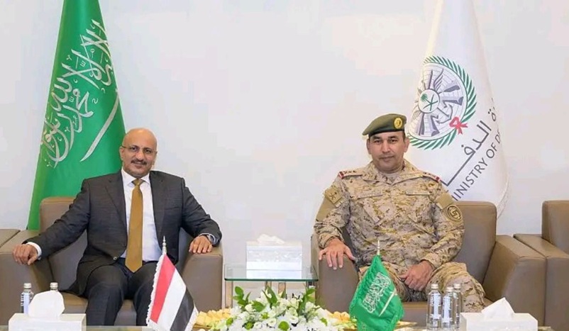 طارق صالح يختتم زيارة إلى السعودية أكد خلالها أهمية توحيد الصف الجمهوري لاستعادة صنعاء