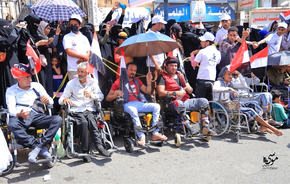 جرحى الجيش في تعز ينفذون وقفة احتجاجية للمطالبة بصرف مستحقاتهم المتأخرة