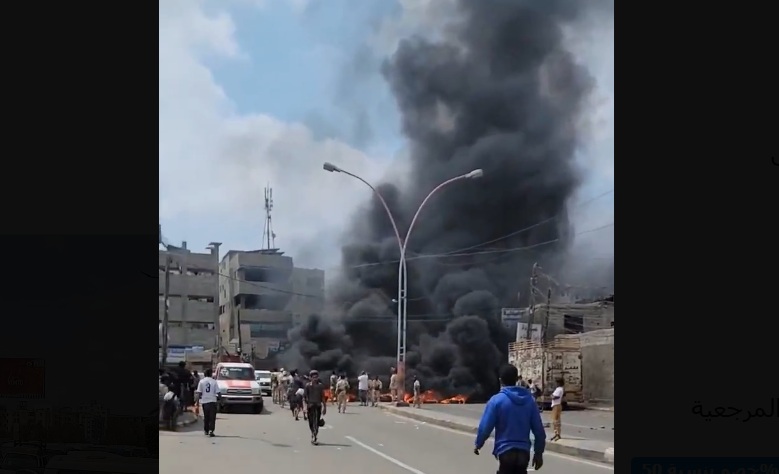 بالتزامن مع قرب عودة الحكومة... أنصار الانتقالي المنحل يقطعون الطرقات في عدن استجابة لدعوة الفار الزبيدي - [فيديوهات]