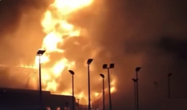 هجوم ايراني يستهدف خزانات وقود بمحافظة المحرق في البحرين - [فيديو]