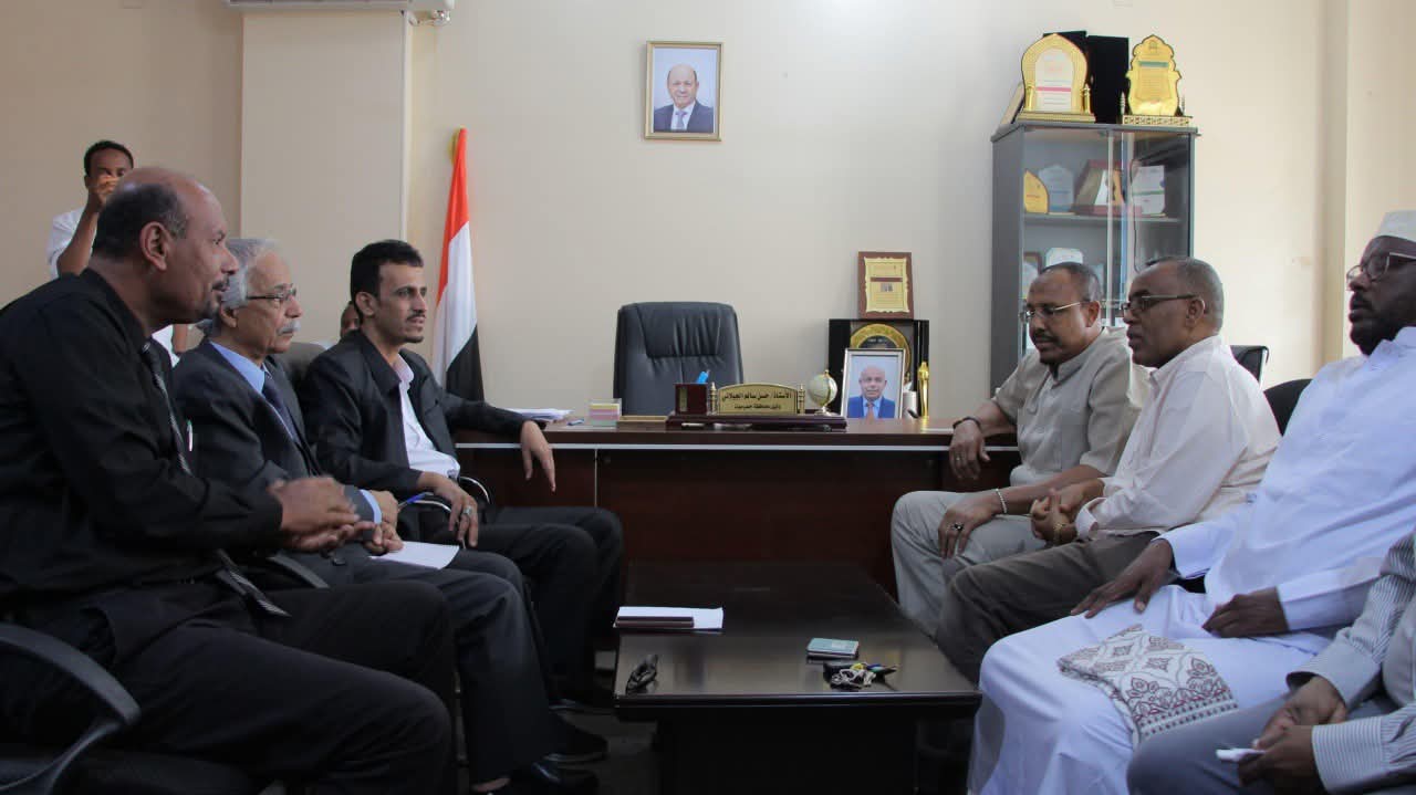 وكيل حضرموت يبحث مع السفير الصومالي في المكلا تعزيز التعاون التجاري والاقتصادي