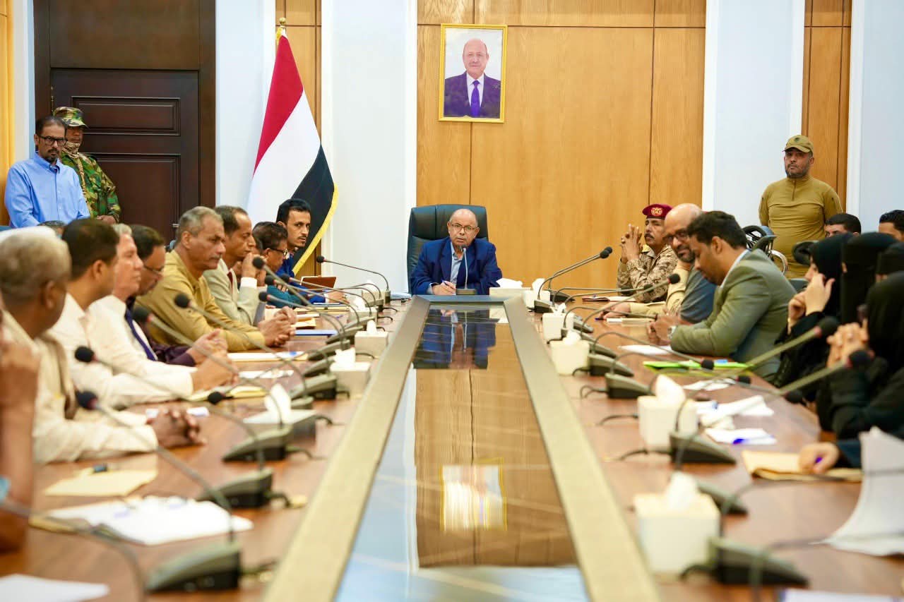 الخنبشي يرأس اجتماع المكتب التنفيذي لساحل حضرموت ويكشف عن العمل على إعادة ترتيب وتنظيم قوات النخبة الحضرمية