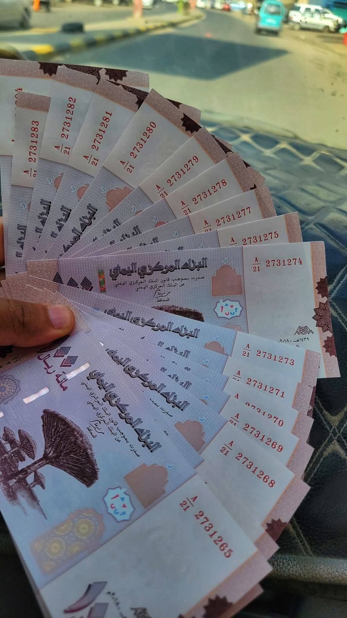 أكاديمي اقتصادي يكشف السبب وراء طرح الفئات النقدية الصغيرة في مناطق الحكومة اليمنية 