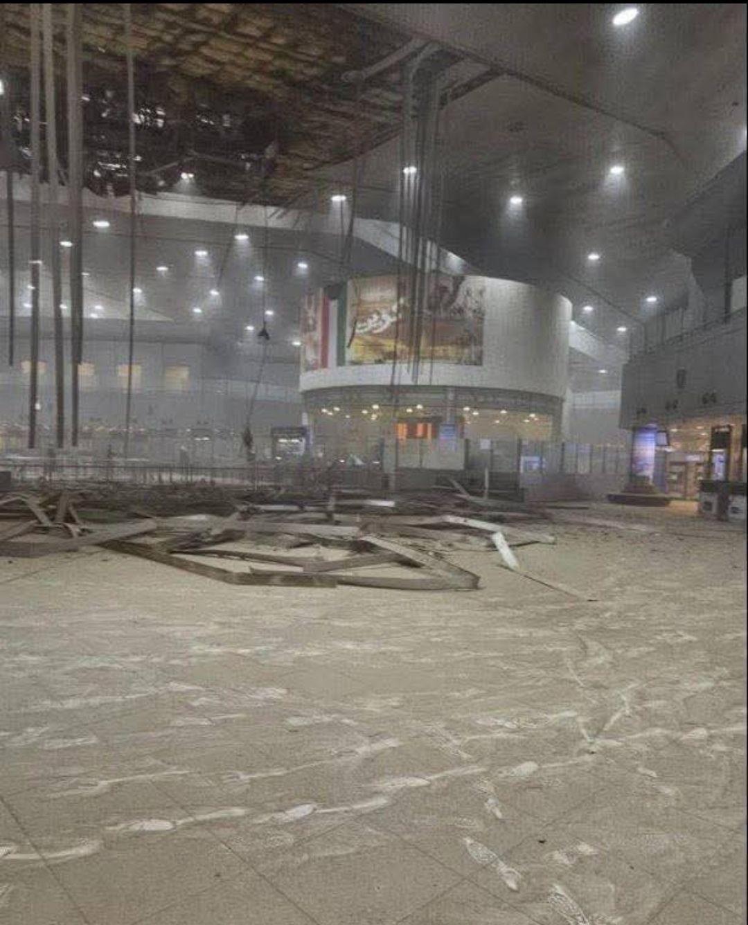 الكويت.. اصابة شخصين اثر استهداف مبنى سكني وأضرار في مطار الكويت الدولي اثر قصف بمسيرات