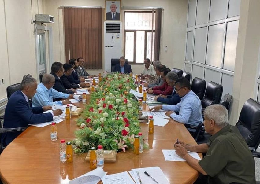 لجنة فنية في عدن تبدأ أول اجتماعاتها لتنفيذ خطة الإصلاحات الاقتصادية الشاملة