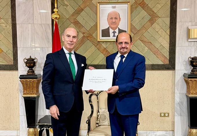 وزير خارجية اليمن يتسلّم نسخة من أوراق اعتماد السفير الاسباني ويشيد بتعاون بلاده في استعادة الآثار اليمنية المنهوبة
