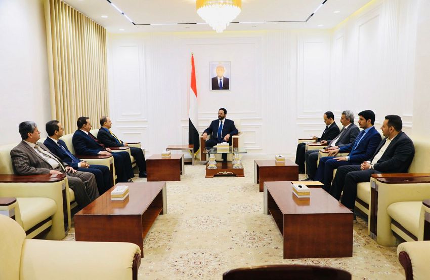 العرادة خلال استقباله الوزير الإرياني: المعركة باتت معركة وعي وإعلام وتتطلب خطابًا موحدًا لمواجهة التضليل