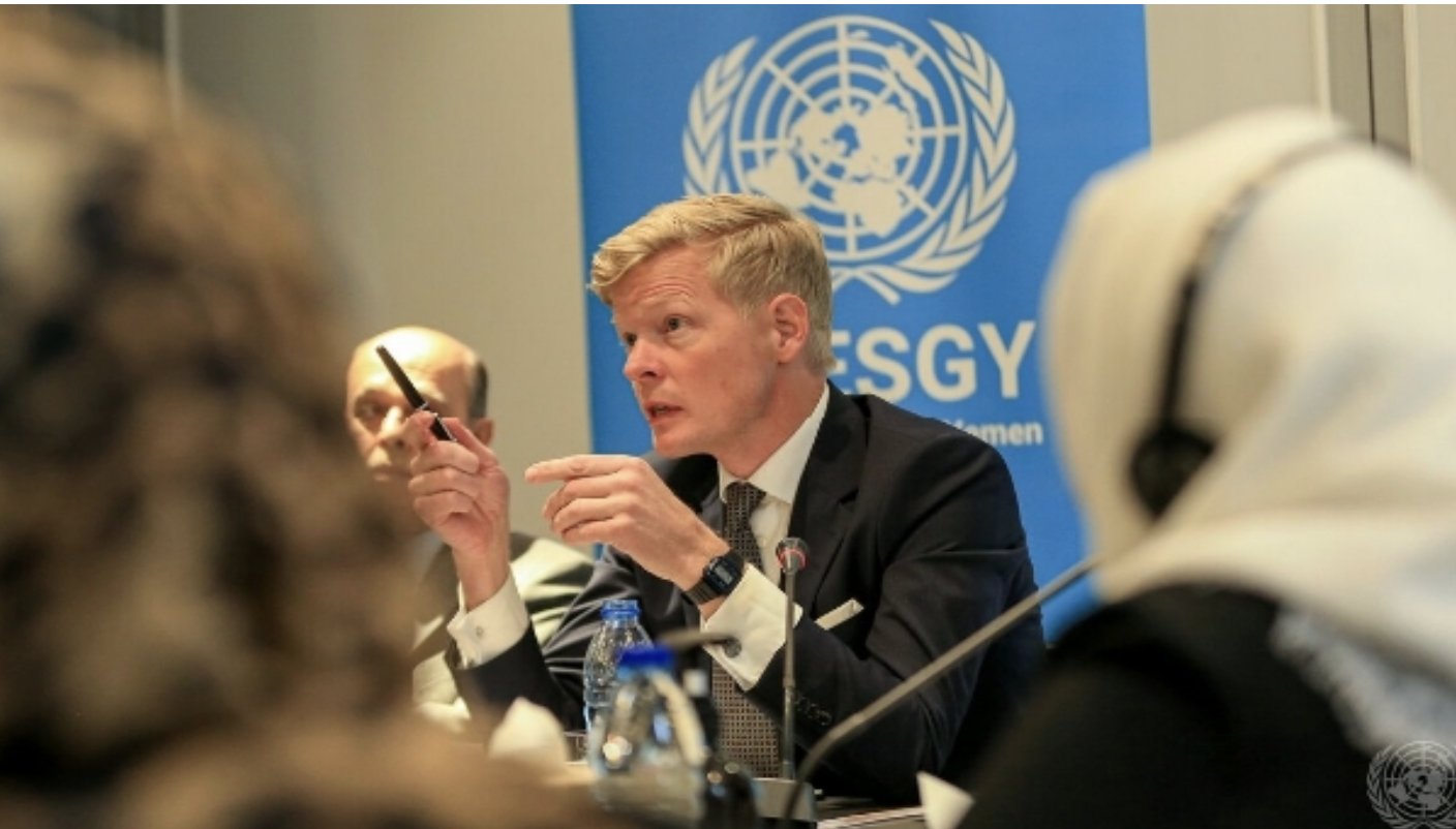 المبعوث الأممي يناقش مع مسؤولين عُمانيين ومتحدث الحوثيين في مسقط دعم احلال السلام في اليمن 