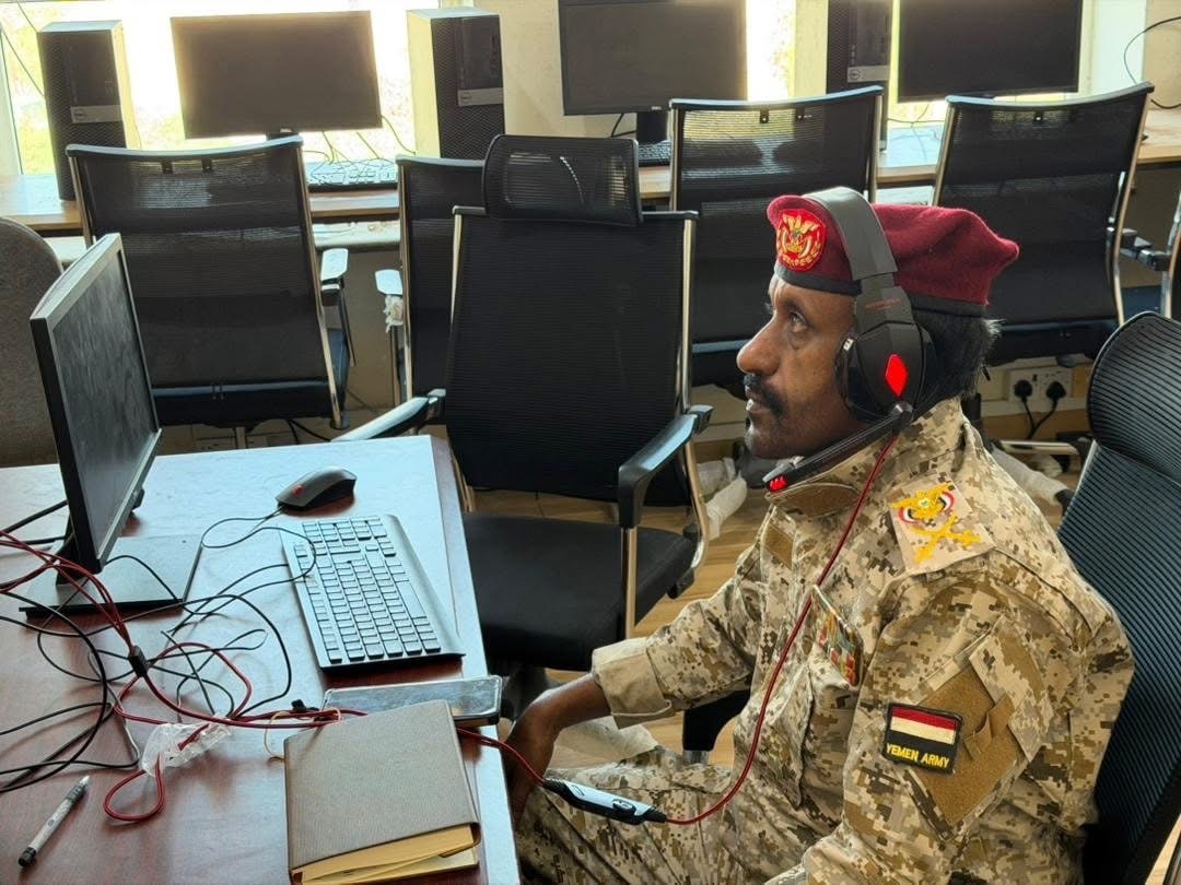 رئيس هيئة الأركان يشدد على رفع الجاهزية وتوحيد الجهود العسكرية لمواجهة الحوثيين