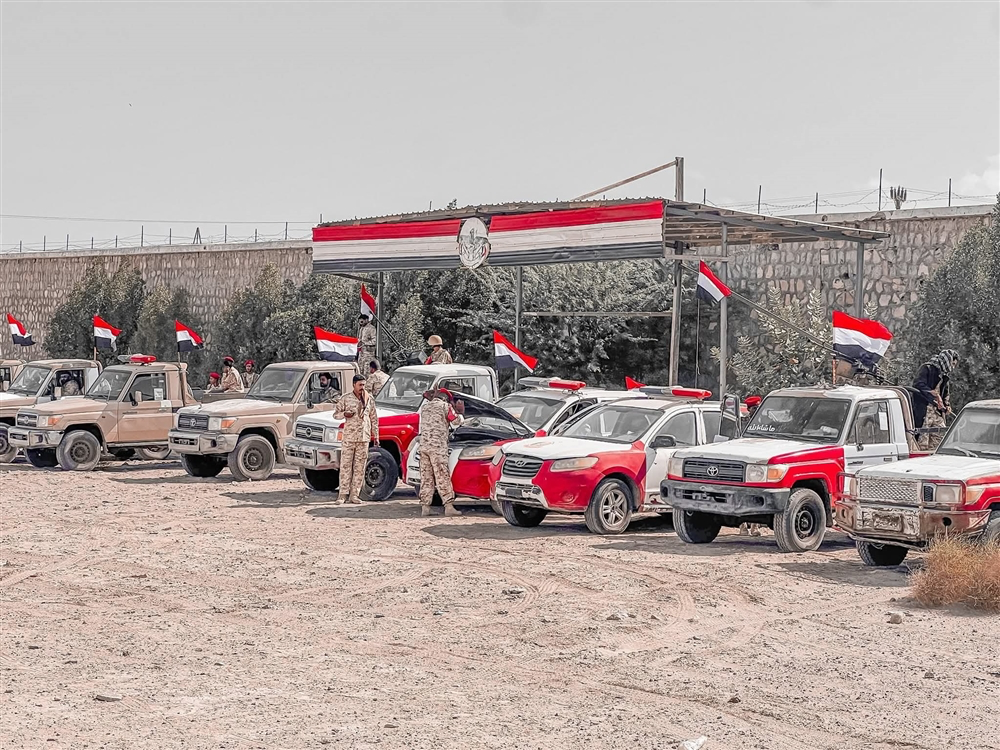 الشرطة العسكرية في أبين ترفع علم الجمهورية اليمنية وتثير ردود فعل متباينة