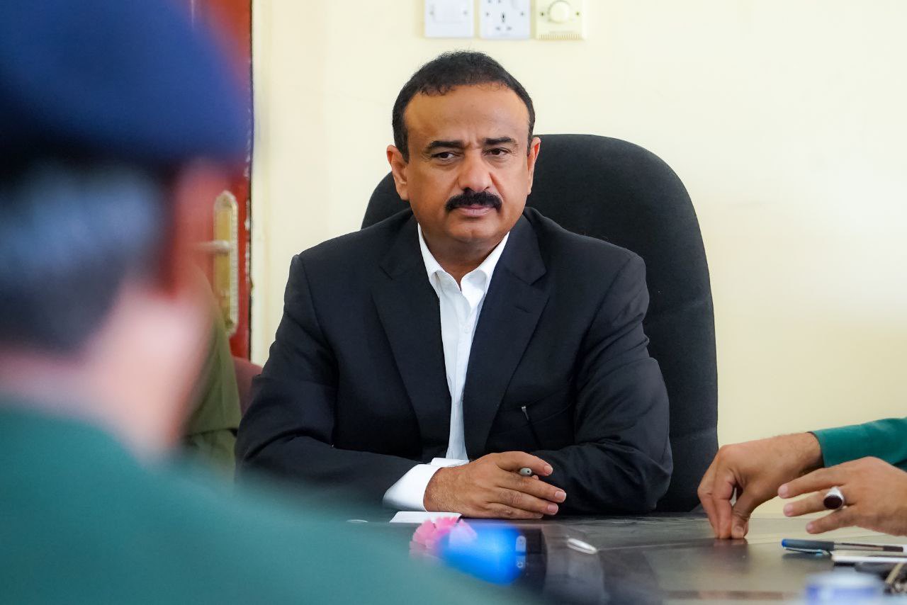 محافظ شبوة يعلن إغلاق مقر المجلس الانتقالي وسحب الأثاث عقب رفض القرارات الأخيرة