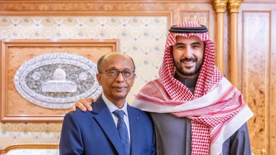 خالد بن سلمان يثمّن دور مدير ميناء المكلا عقب أحداث الضربة الجوية داخل الميناء