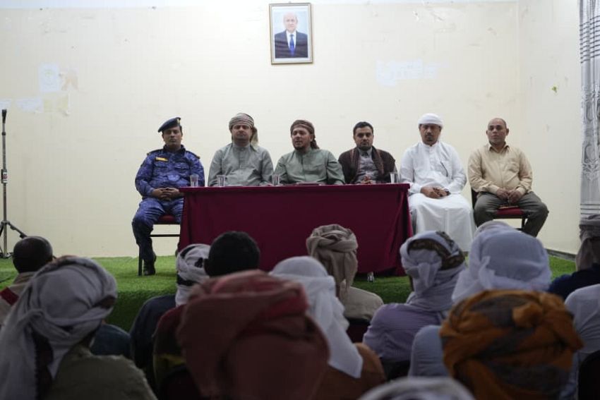 بصورة الرئيس العليمي وغياب علم اليمن.. اجتماع في سقطرى يقر آلية للتواصل مع القوات السعودية