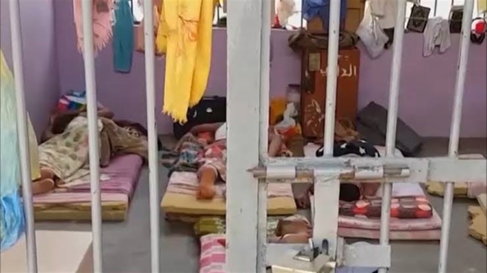 مركز حقوقي يرحّب بقرار إغلاق السجون السرية ويطالب بتحقيق قضائي مستقل