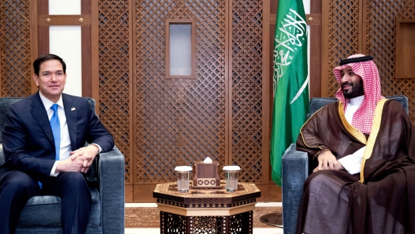 السعودية وقطر وعُمان تضغط على البيت الأبيض لتجنب ضربة عسكرية لإيران وسط الاحتجاجات