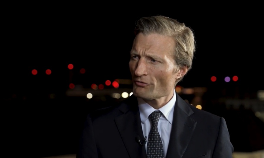 برنامج الأغذية العالمي يحذر من عوائق سياسية وأمنية حادة تعطل الإغاثة في اليمن