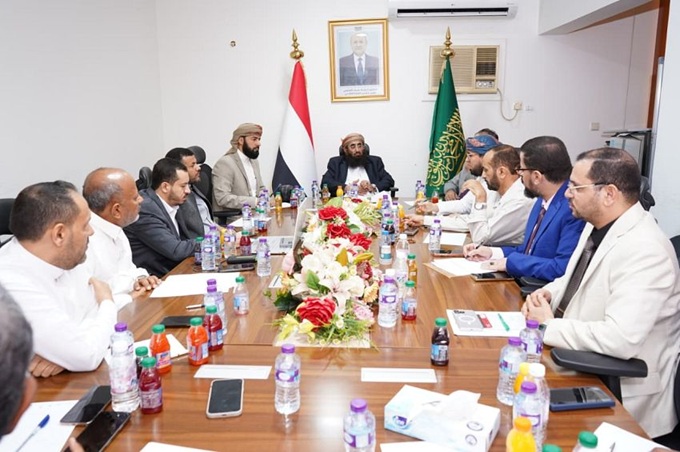 وزارة الاوقاف والإرشاد تناقش الإجراءات التنظيمية والتنفيذية لموسم الحج 1447هـ