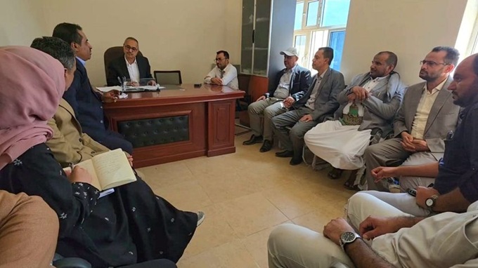 فريق حكومي يجري زيارة ميدانية لمقر جهاز أمن الدولة في تعز ويؤكد على حماية المحتجزين