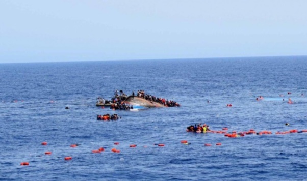 وفاة 9 مهاجرين أفارقة بعد جنوح قارب تهريب قبالة سواحل شبوة