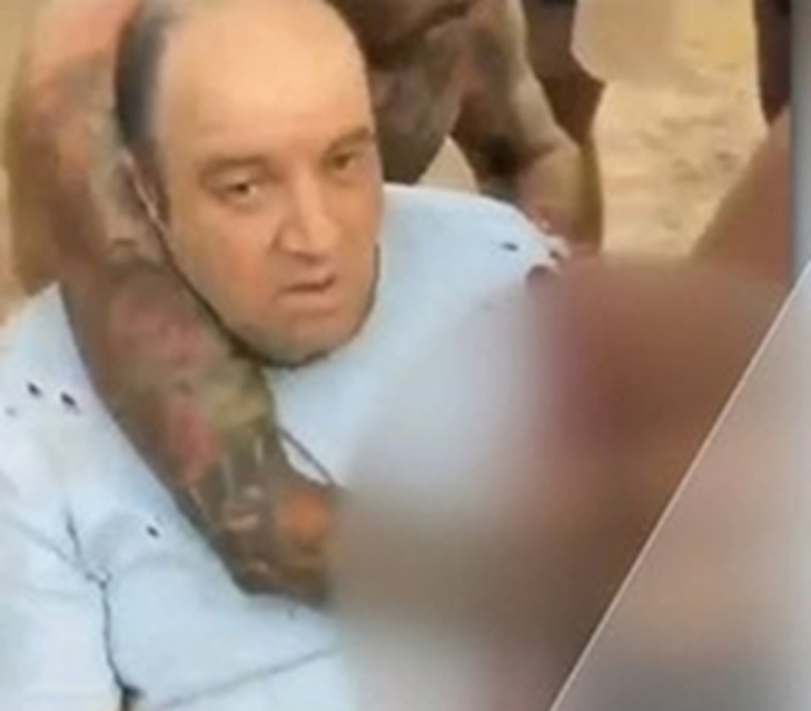 مواطن مسلم بأستراليا ينقذ عشرات الأرواح في هجوم سيدني ويصبح بطلاً قومياً - [فيديو]