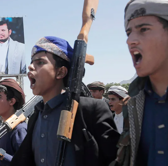 مسؤول حوثي ينتقد إخفاء النساء في صنعاء