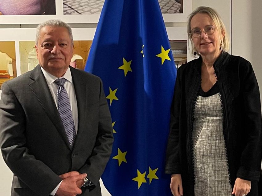 سفير اليمن لدى الاتحاد الأوروبي يبحث مع مسؤولين أوروبيين تطورات الأوضاع في البلاد