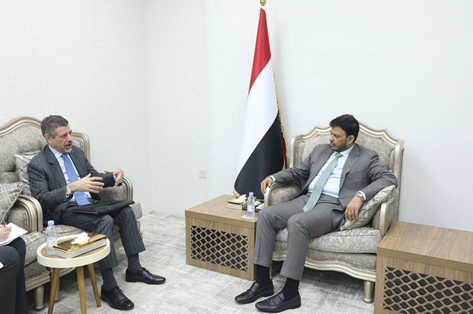 عضو مجلس القيادة الرئاسي يناقش مع السفير الأمريكي تعزيز الاستقرار والتعاون المشترك في اليمن