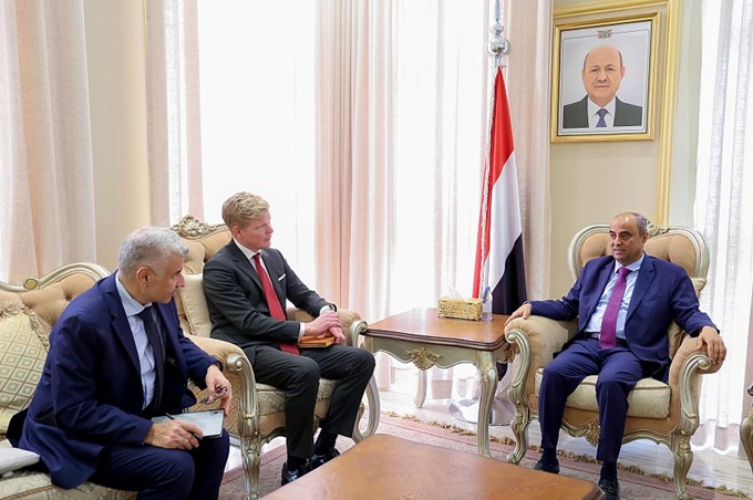 رئيس الوزراء اليمني يلتقي المبعوث الاممي ويؤكد الحرص على الدفع عملية السلام وفق المرجعيات الثلاث