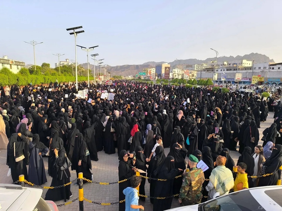 سلطات عدن ولحج تؤكد دعمها للتعبير السلمي وتشدد على ضرورة “التصاريح المسبقة”