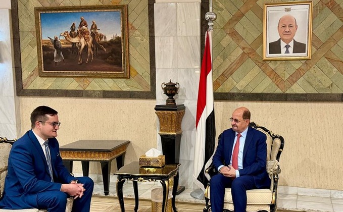 اليمن وروسيا تبحثان تعزيز التعاون ودعم الاستقرار في المناطق المحررة