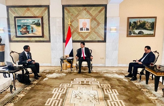 الحكومة اليمنية: متمسكون بمبدأ الكل مقابل الكل في مفاوضات الأسرى وعلى الصليب الاحمر الضغط للكشف عن مصير المخفيين قسرا