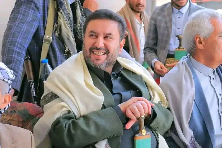 اختطاف شيخ قبلي من حاشد وطوق أمني حوثي على منزل حمير الأحمر بصنعاء