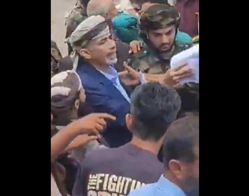 الصبيحي يلتقي جنود محتجين أمام بوابة القصر الرئاسي في عدن... وهذا ما طلبه منهم - [فيديو]