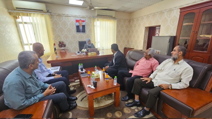 بعد تعيينها في الحكومة الجديدة... وزيرة الشؤون القانونية تعقد أول اجتماع لها في عدن