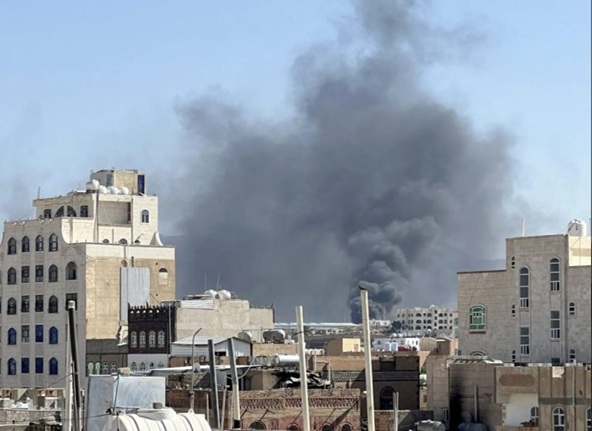 حجة.. ارتفاع حصيلة ضحايا قصف حوثي على تجمع للأهالي أثناء الإفطار إلى 30 قتيلا وجريحا 