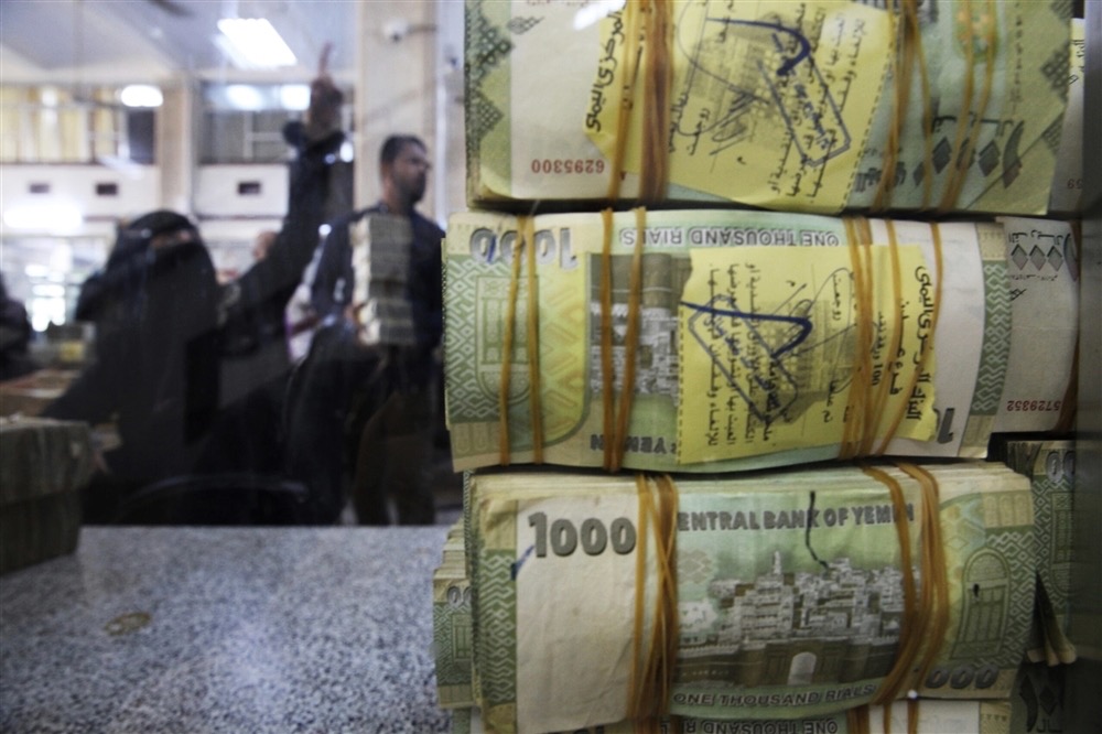 شكاوى من استغلال الصرافين لأزمة السيولة في المناطق المحررة