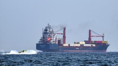 اختفاء ناقلة نفط في خليج عُمان وسط ترجيحات باعتراضها من الحرس الثوري الإيراني