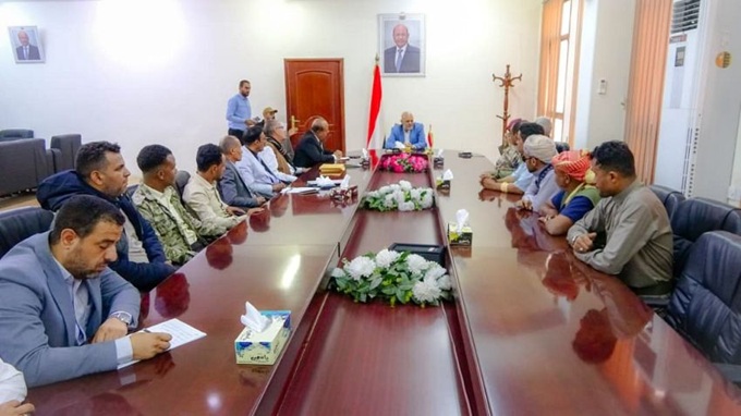 محافظ تعز يوجّه صرف 20 مليون ريال مؤقتاً للجرحى ويؤكد تخصيص 100 مليون ريال ضمن موازنة 2026