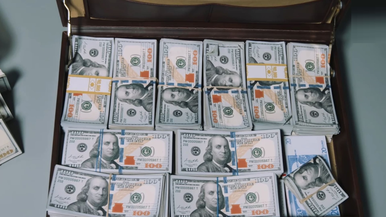 خبير اقتصادي: سياسات التطفيش والتعسف الحوثية بحق المجموعات التجارية تكبّد اليمن خسائر بمليارات الدولارات