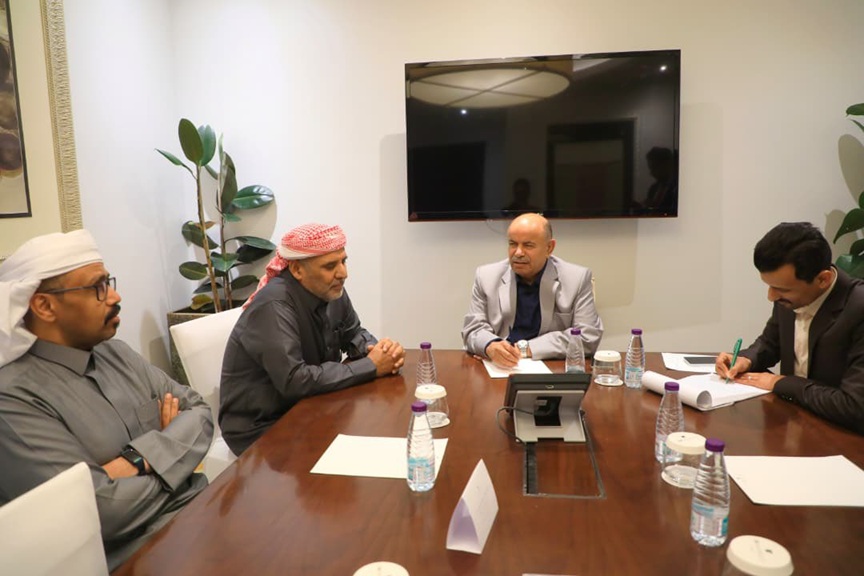 الخنبشي يلتقي قيادة مجلس حضرموت الوطني ويؤكد على ضرورة بلورة رؤية حضرمية موحدة لأي مفاوضات قادمة