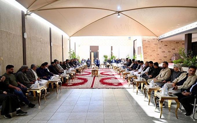 عضو مجلس القيادة الرئاسي عبدالله العليمي يستقبل قيادات جنوبية لبحث تعزيز اللحمة الوطنية