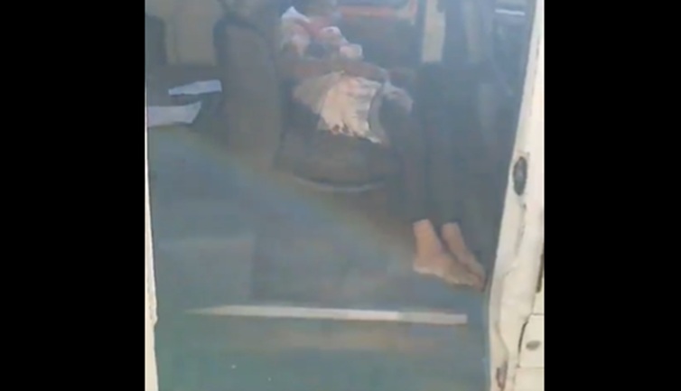 جريمة مروعة تهز مدينة القاعدة بإب: مقتل سائق حافلة مدرسية أمام طلابه على يد حوثيين