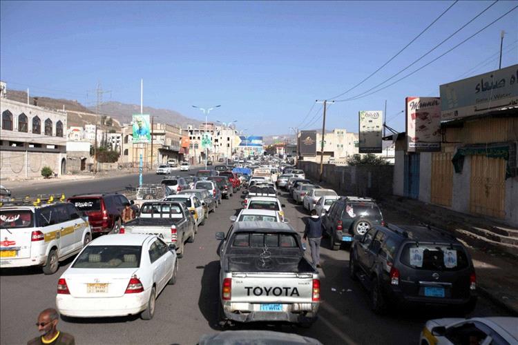 ارتفاع مفاجئ بأسعار البترول في تعز والجالون يصل إلى 27 ألف ريال