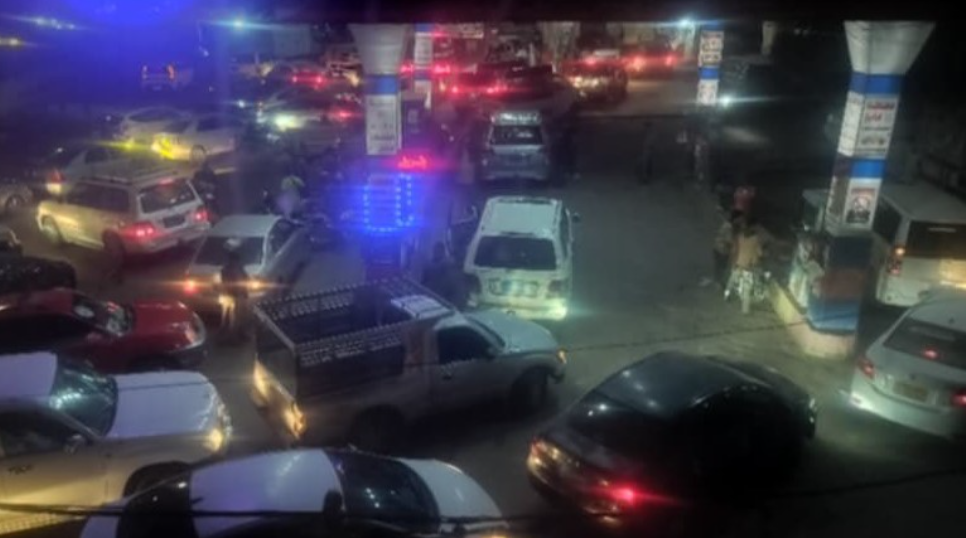 الحوثيون يحصلون على أكثر من 2 مليار دولار سنويا من النفط الإيراني المهرب