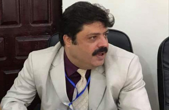 أكاديمي يمني يشكو أوضاعًا معيشية صعبة مع استمرار الحوثيين قطع المرتبات قبيل رمضان